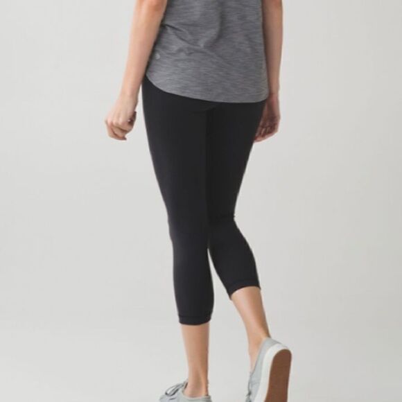 Lululemon Wunder Under Crop - Picture 1 of 6